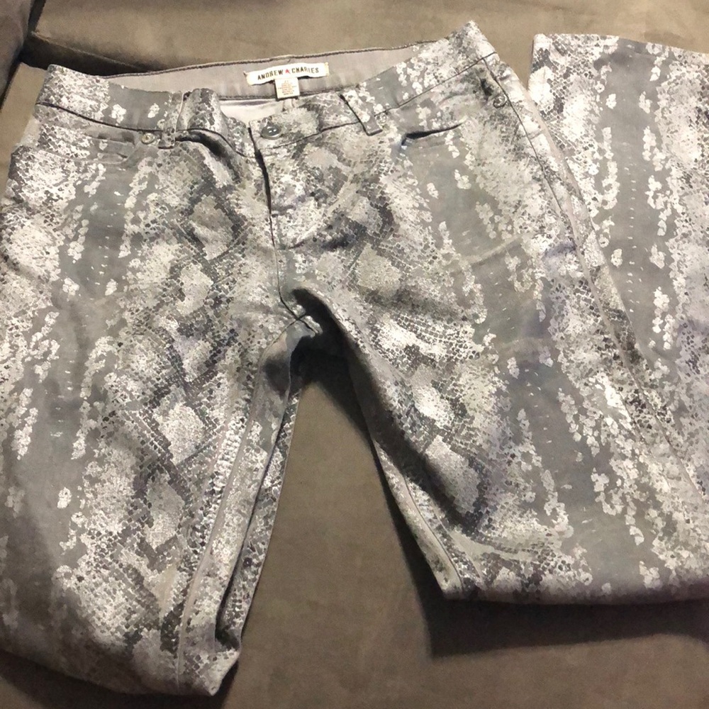 Snake skin stretch skinny jeans NWOT
